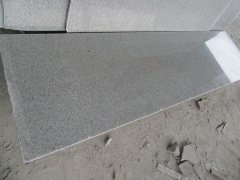 vit Och grå granitplattor