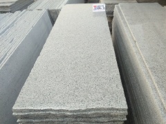 grå granitpolerad platta