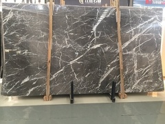 Italien grå marmorplatta med tunna vita vener