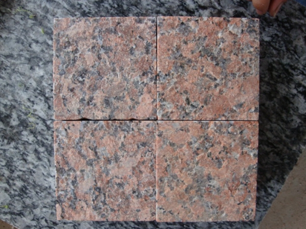 g562 granit naturlig kullersten röd färg