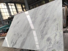 modern vitvit marmorbyggnad