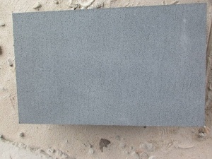 Hainan Black Basalt Rough Slip 400 # Paver Tiles