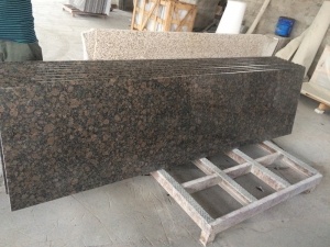 baltisk brun granitplatta