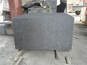 flammad g684 svart stenbeläggningssten i granitplattor